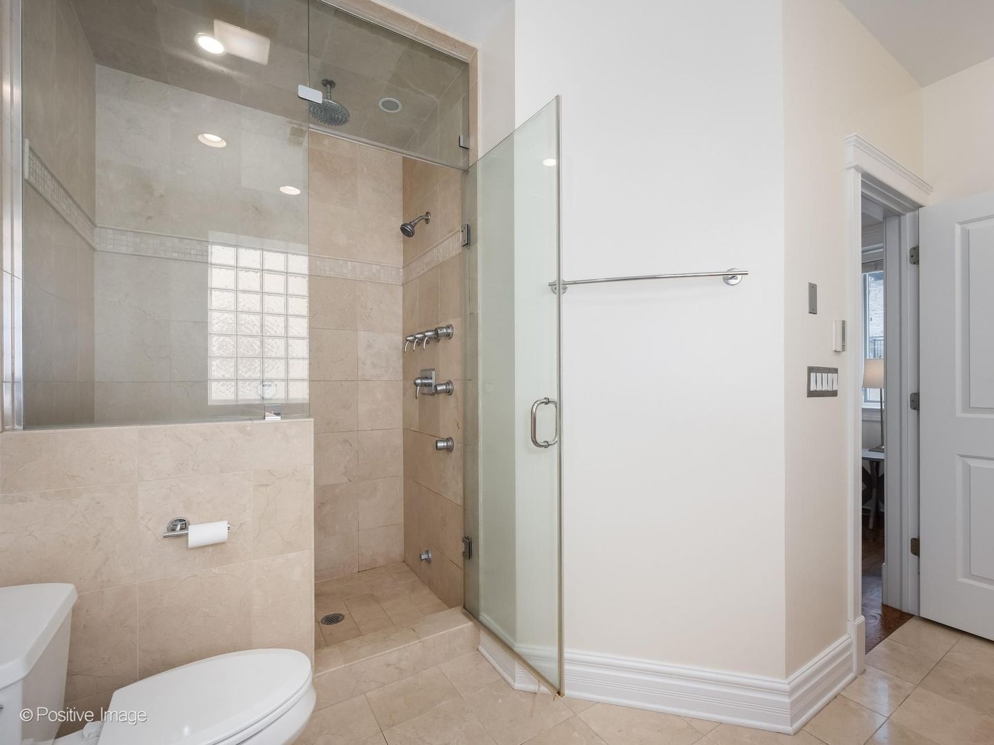 1037 W Monroe Street Unit: 3