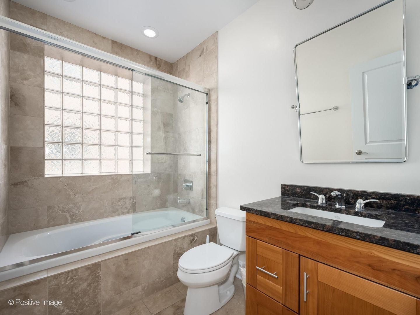 1037 W Monroe Street Unit: 3