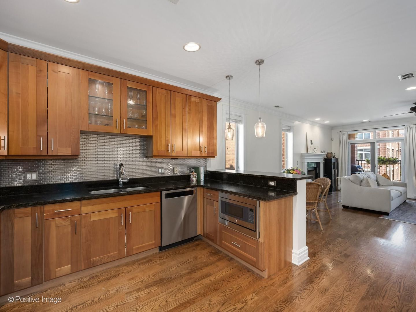 1037 W Monroe Street Unit: 3