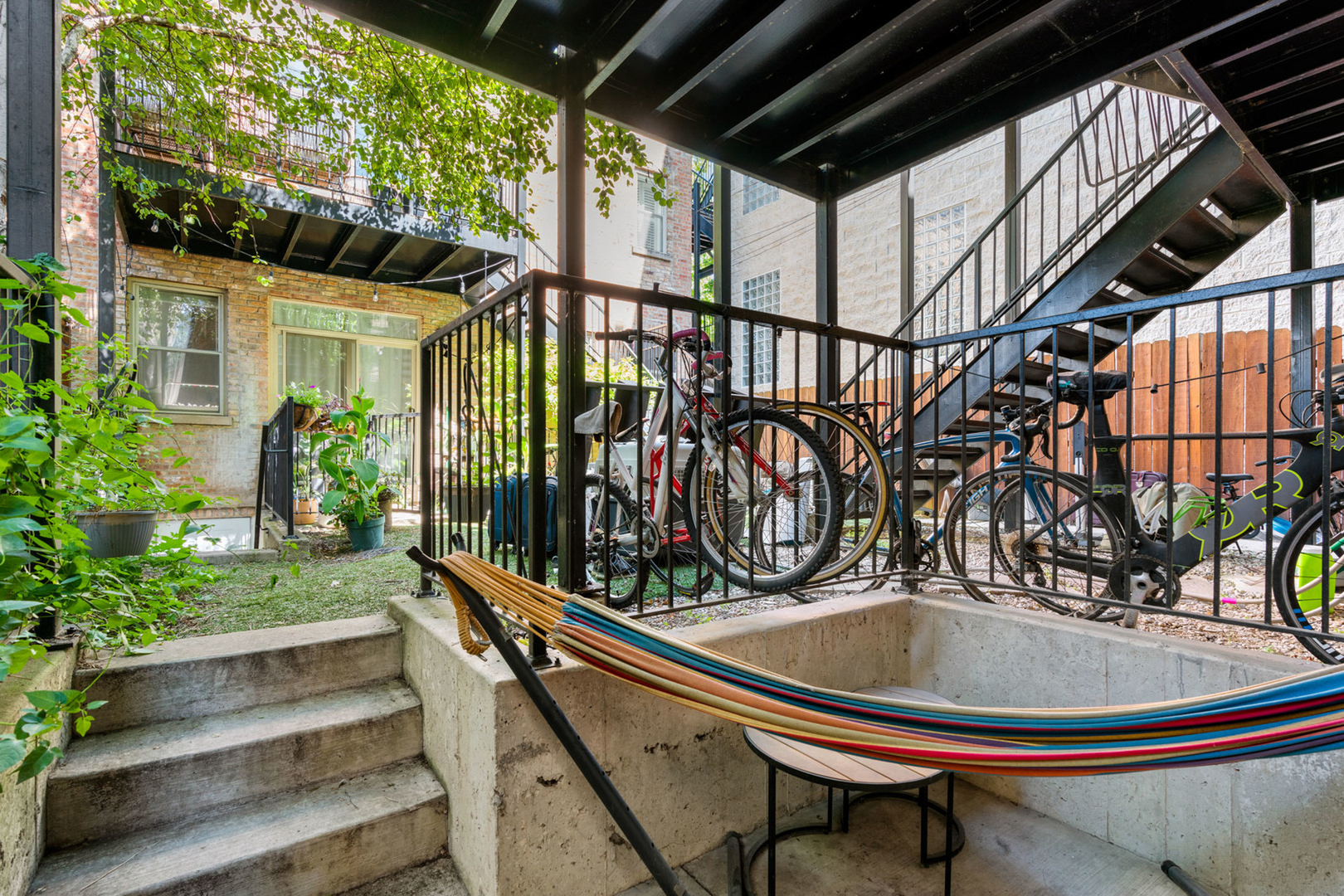 1525 N Claremont Avenue Unit: 1A