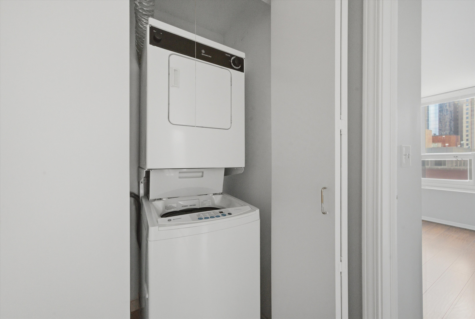 345 N La Salle Drive Unit: 1108