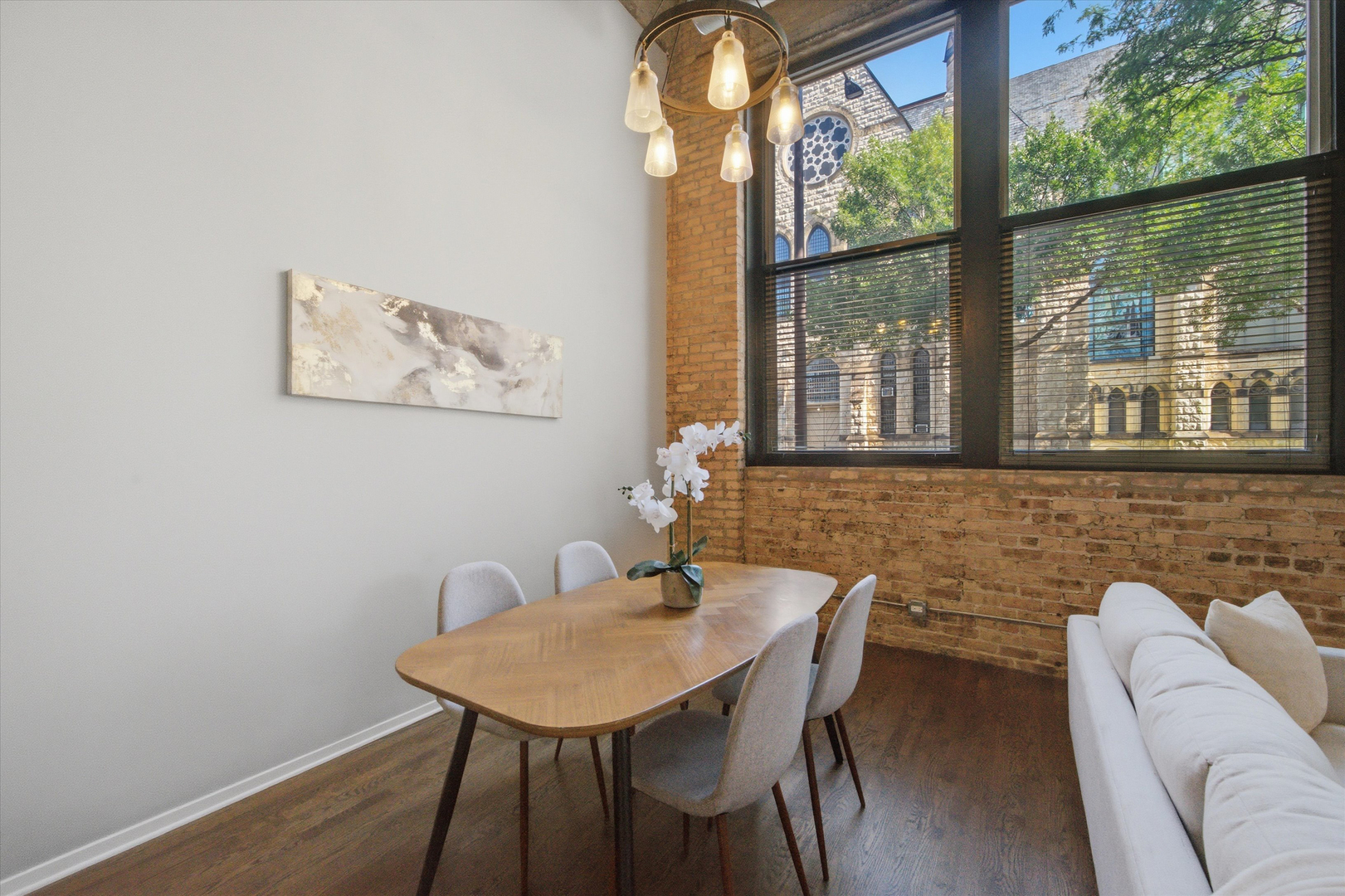 2000 S Michigan Avenue Unit: 103