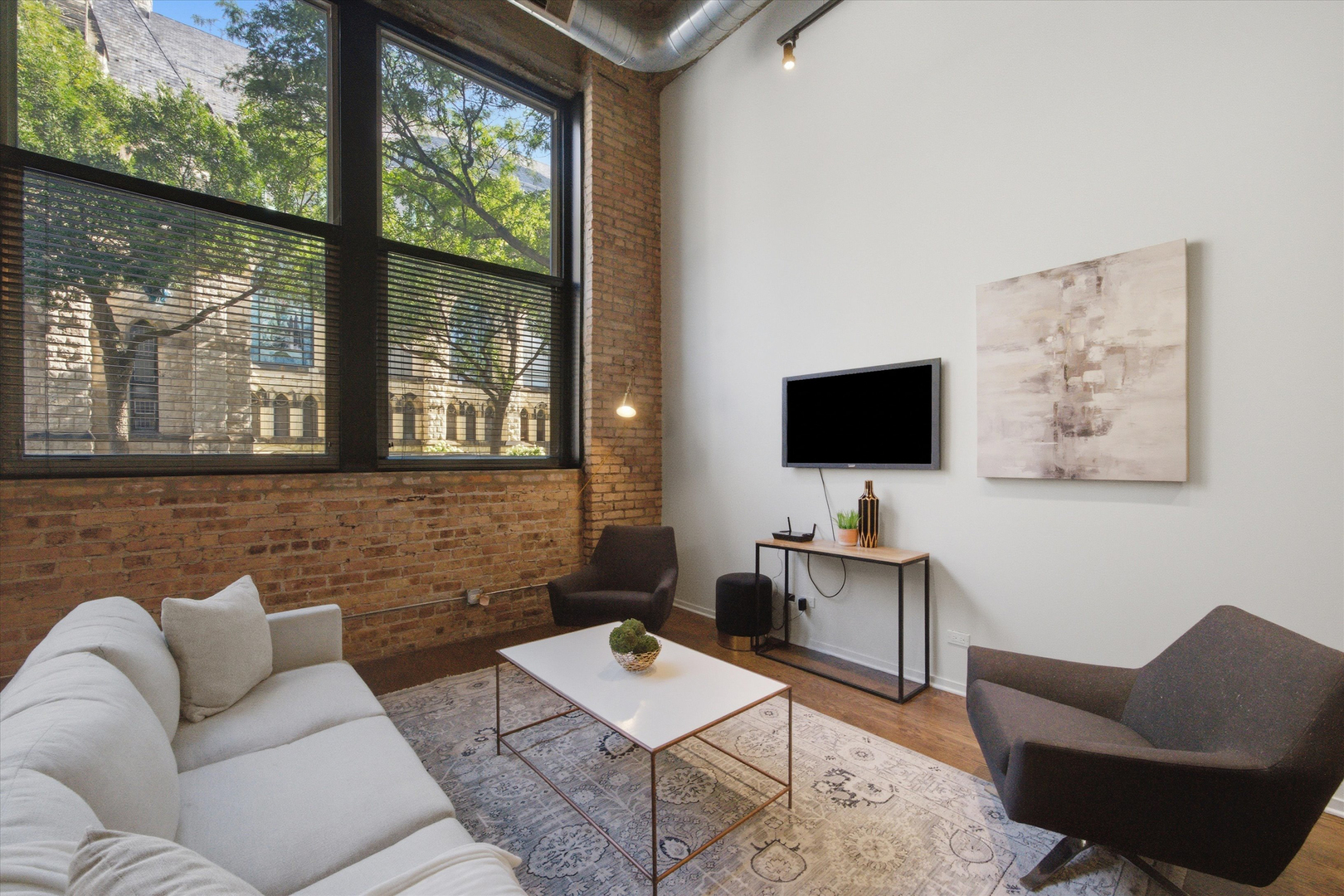 2000 S Michigan Avenue Unit: 103