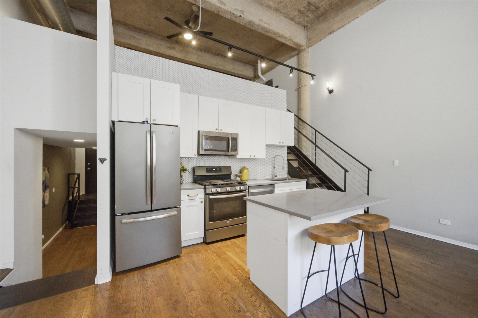 2000 S Michigan Avenue Unit: 103