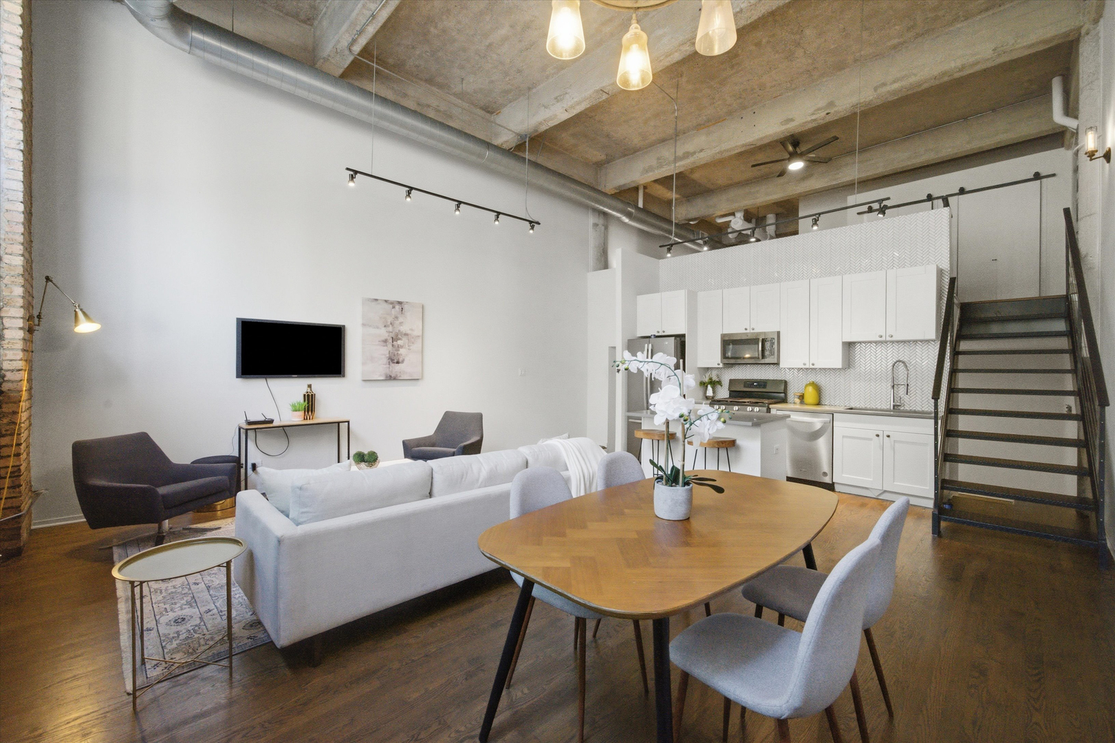 2000 S Michigan Avenue Unit: 103