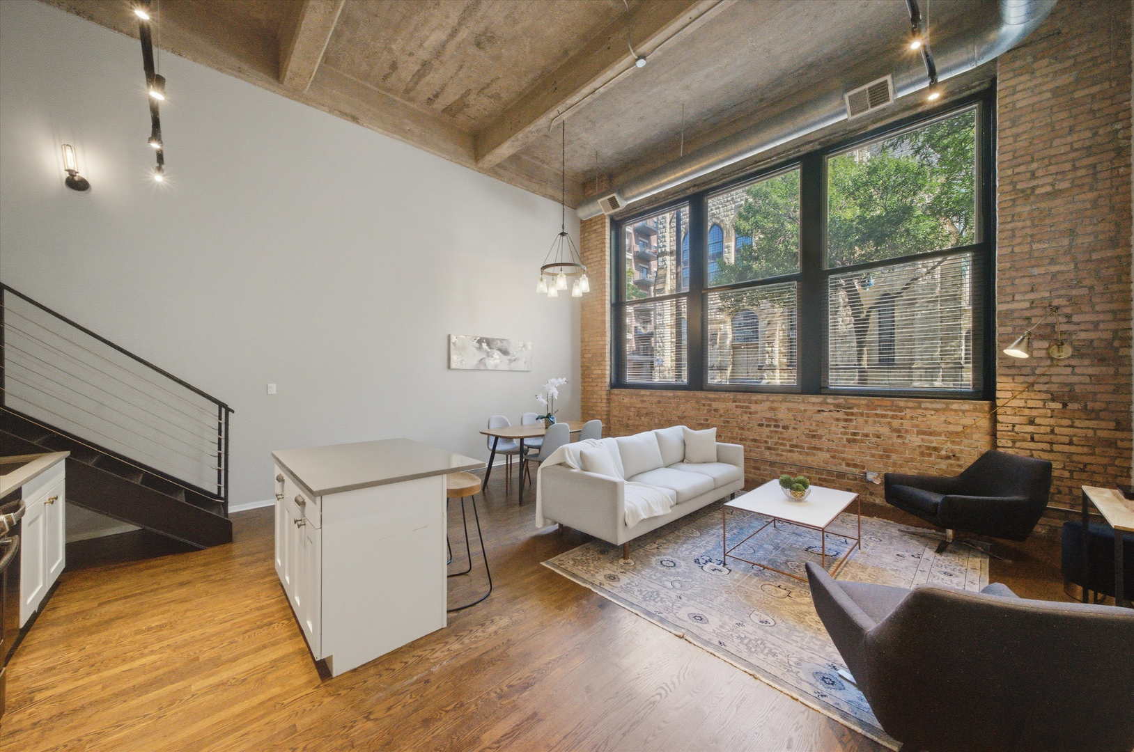2000 S Michigan Avenue Unit: 103