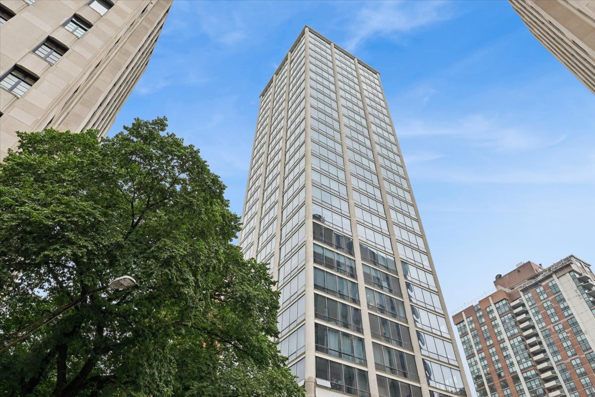 1300 N Astor Street Unit: 22B