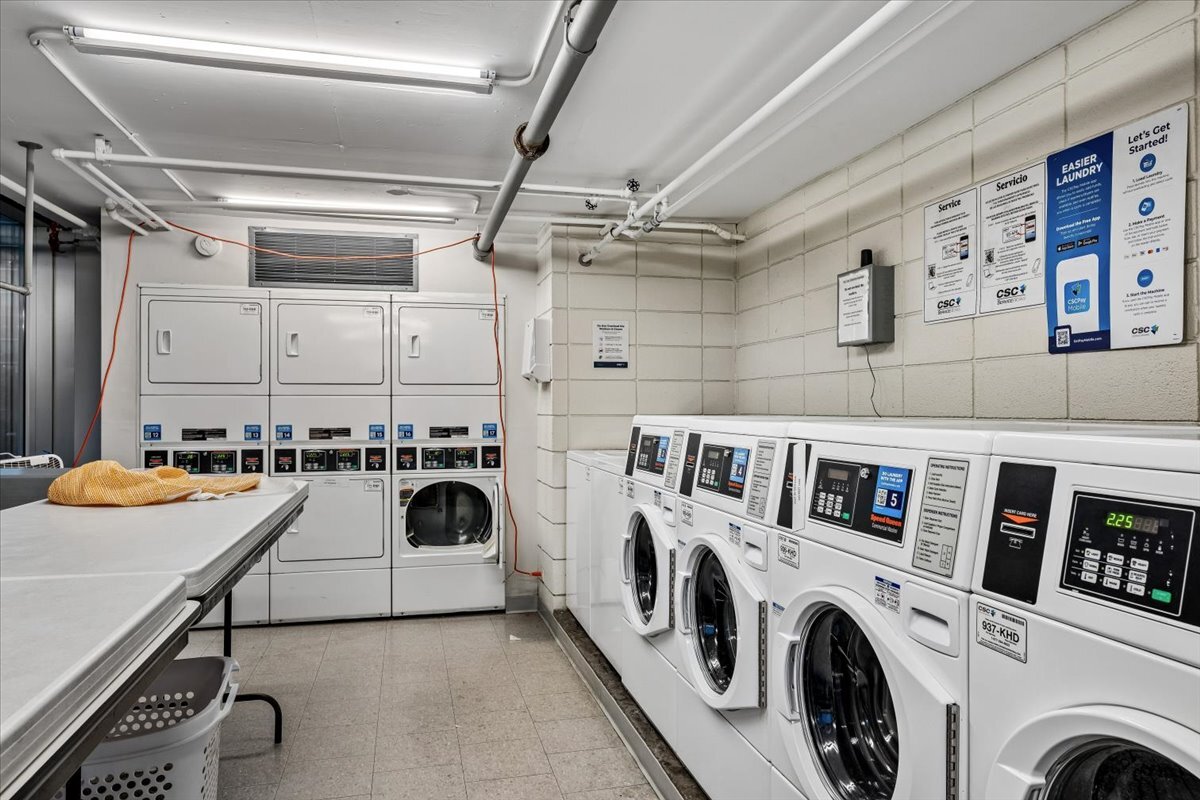 1300 N Astor Street Unit: 22B