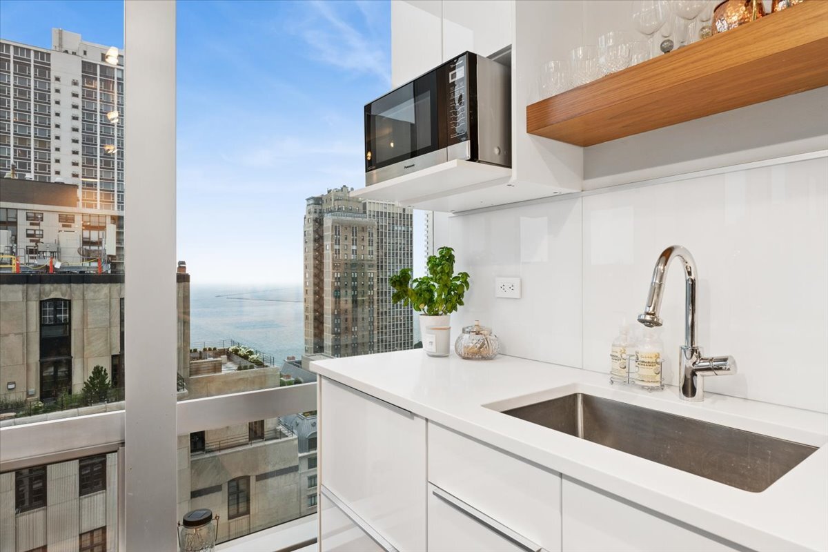 1300 N Astor Street Unit: 22B