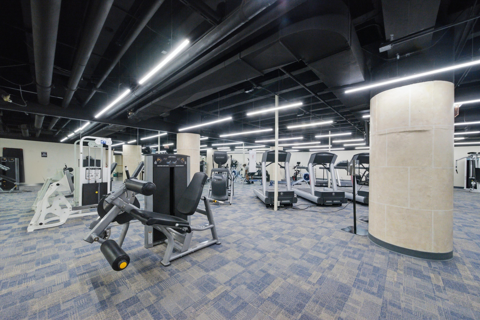 680 N Lake Shore Drive Unit: 913