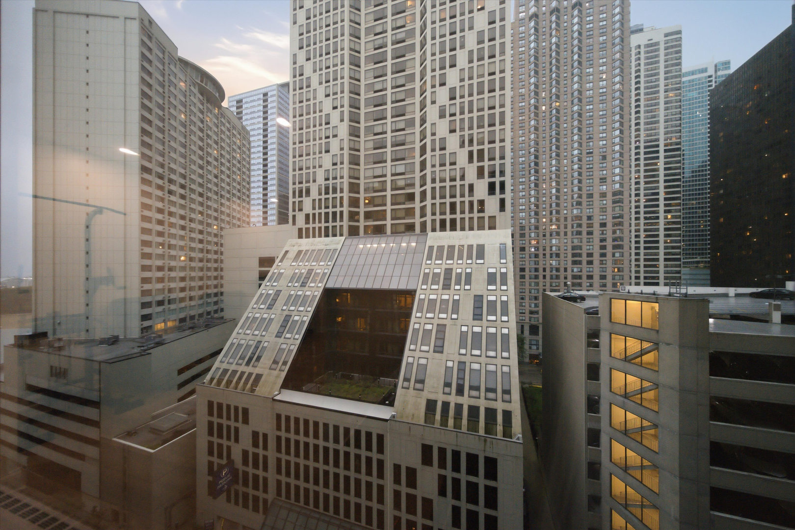 680 N Lake Shore Drive Unit: 913