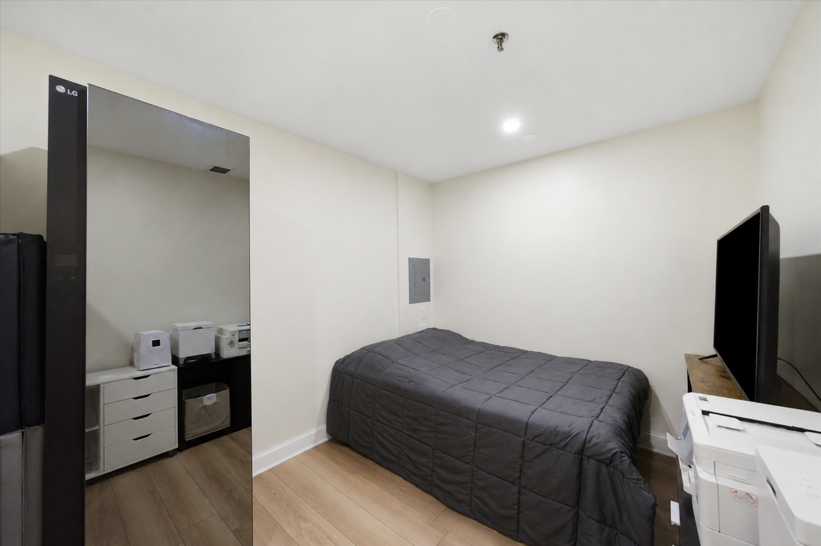 680 N Lake Shore Drive Unit: 913
