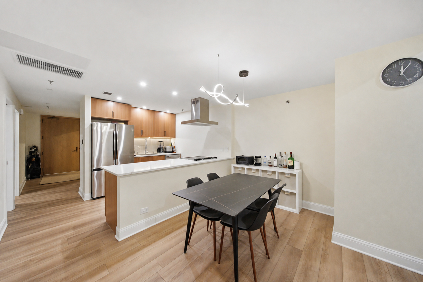 680 N Lake Shore Drive Unit: 913
