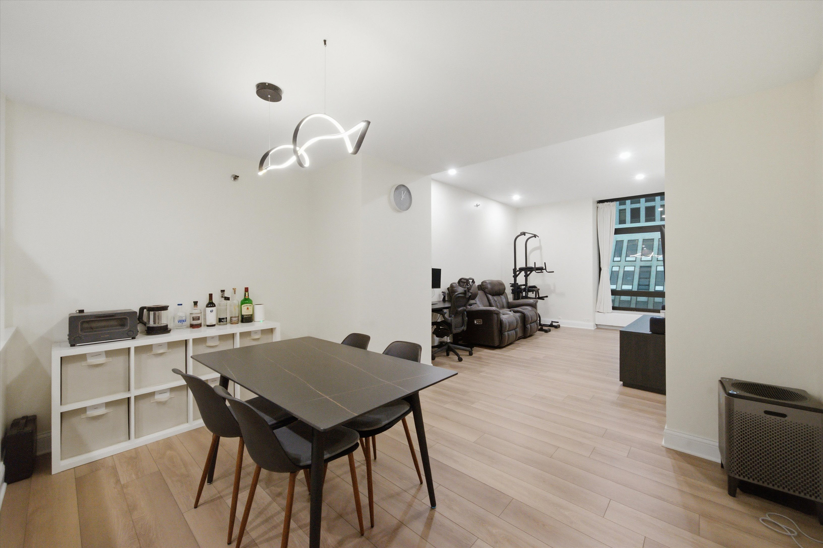 680 N Lake Shore Drive Unit: 913