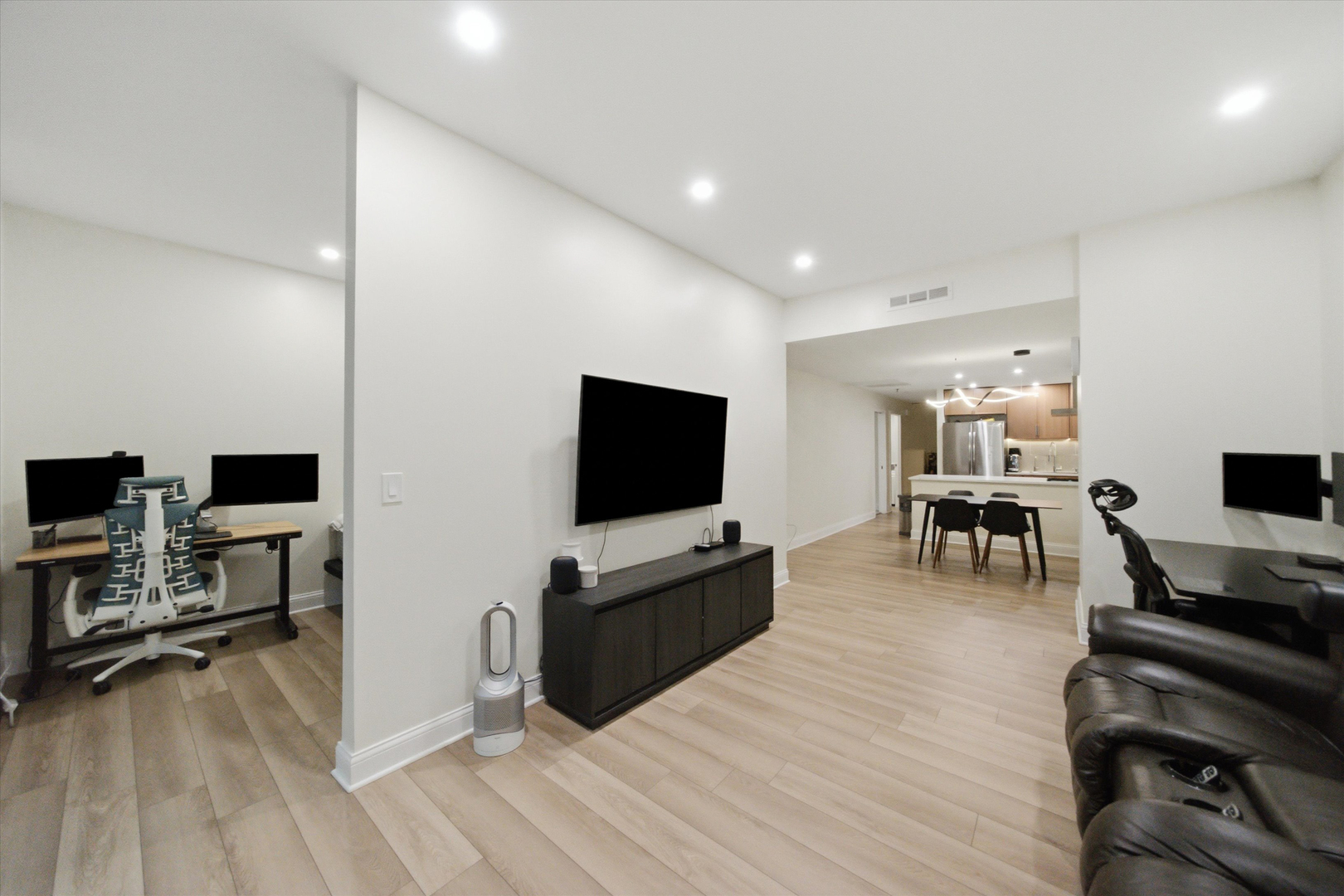 680 N Lake Shore Drive Unit: 913