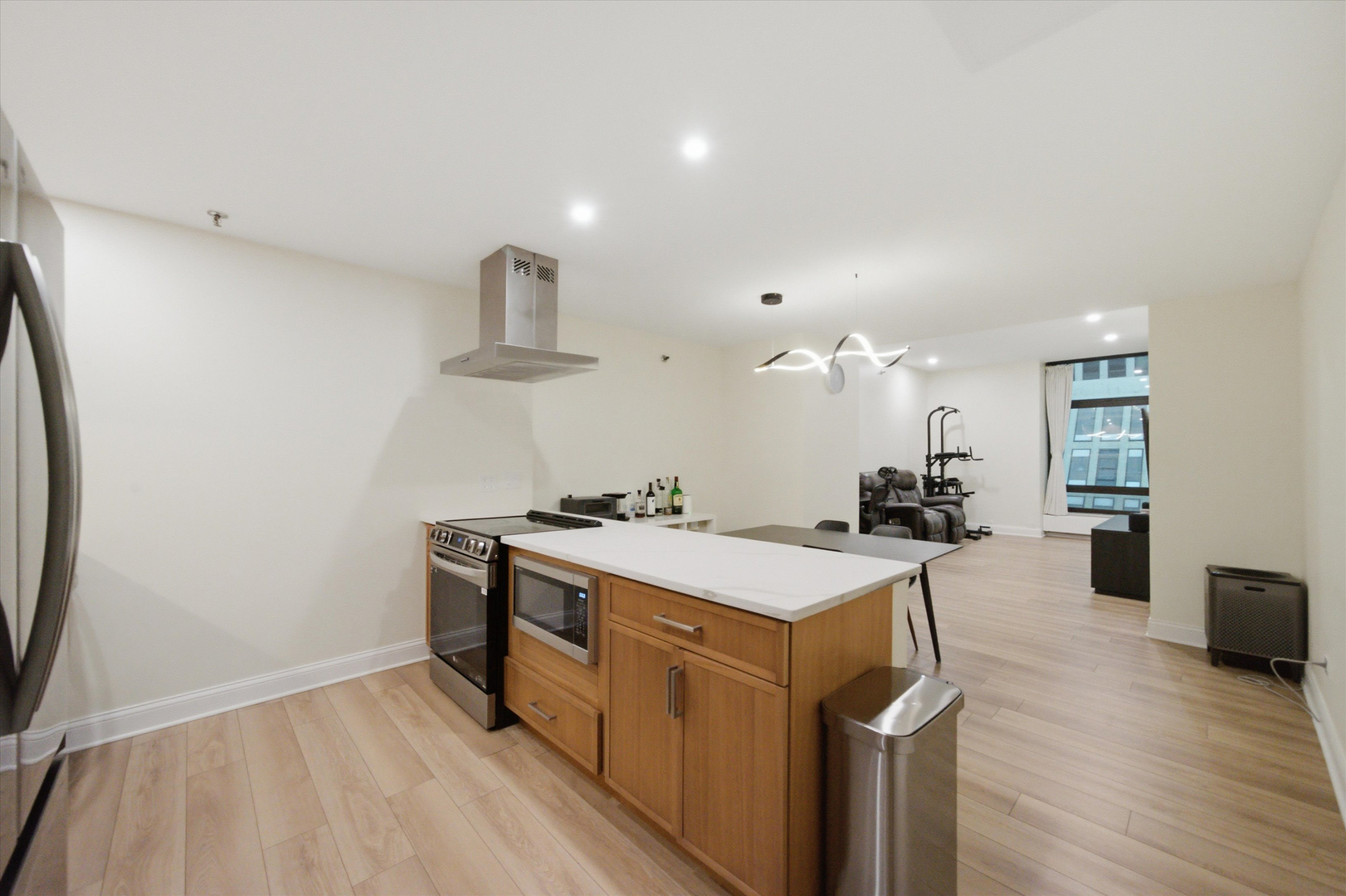 680 N Lake Shore Drive Unit: 913