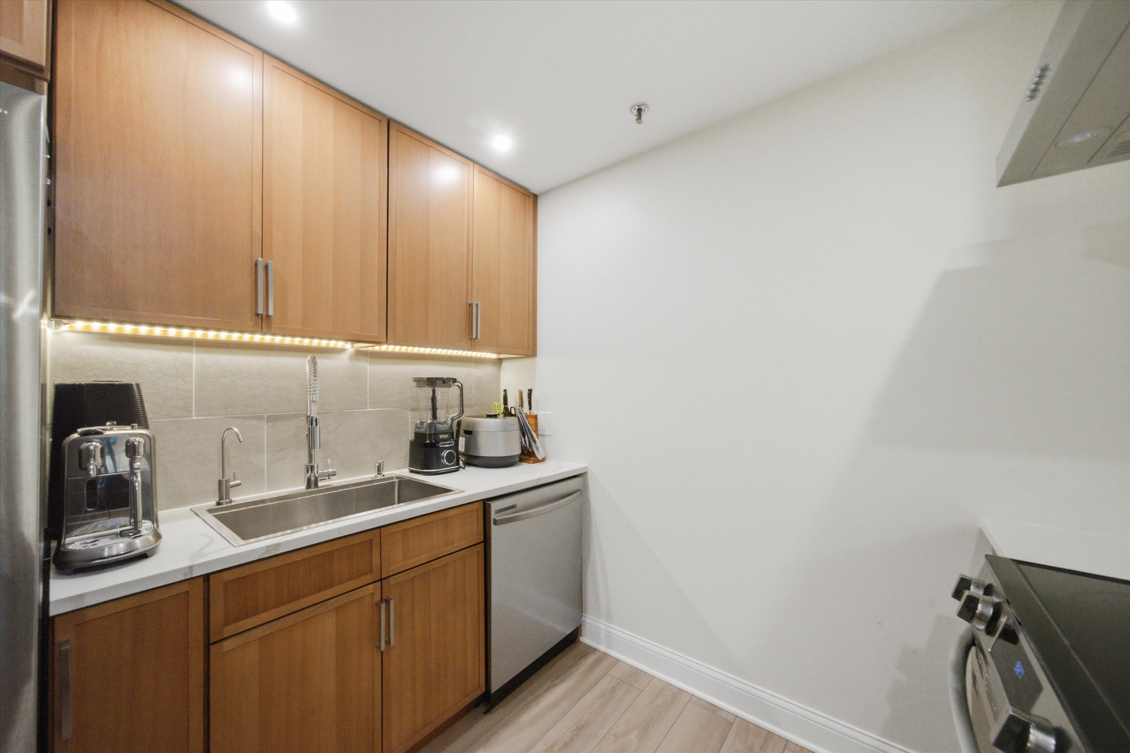 680 N Lake Shore Drive Unit: 913