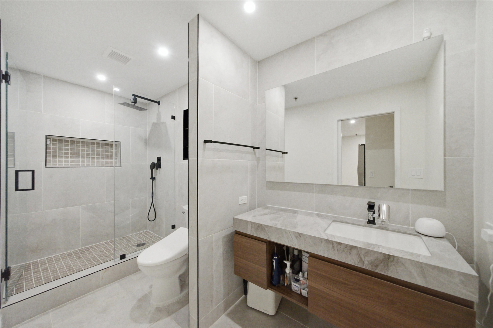 680 N Lake Shore Drive Unit: 913