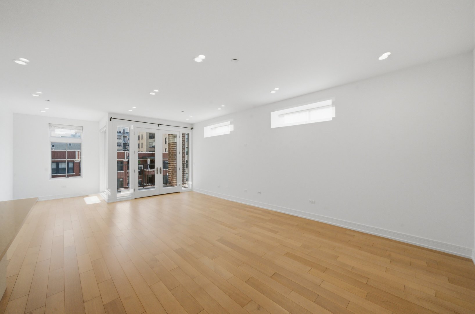 434 W Melrose Street Unit: 301