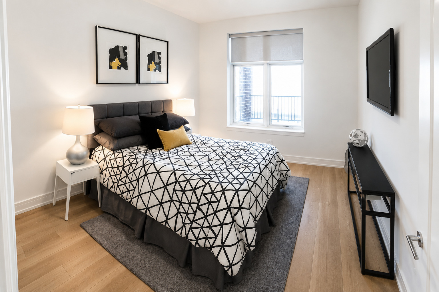 434 W Melrose Street Unit: 301