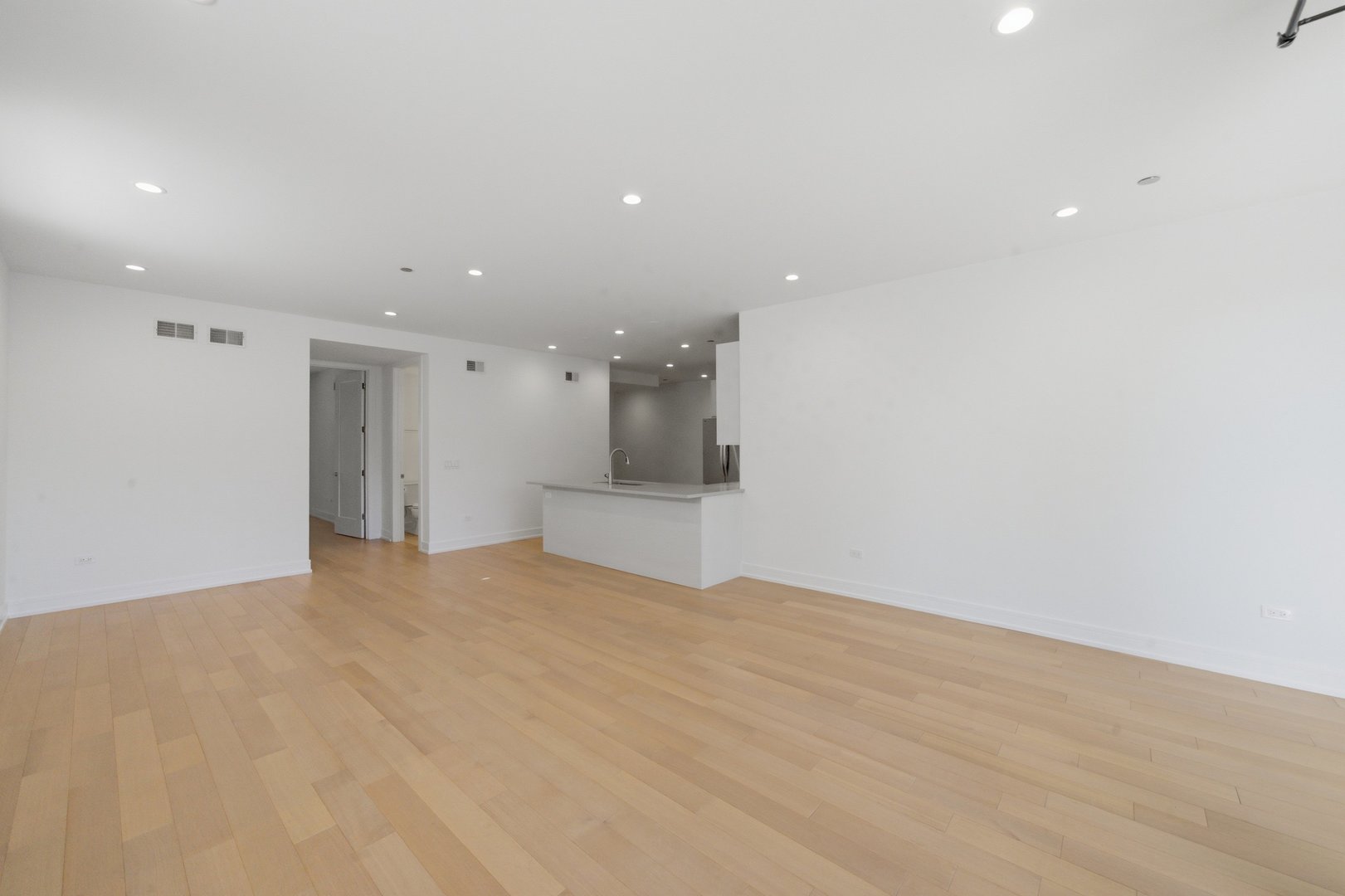 434 W Melrose Street Unit: 301