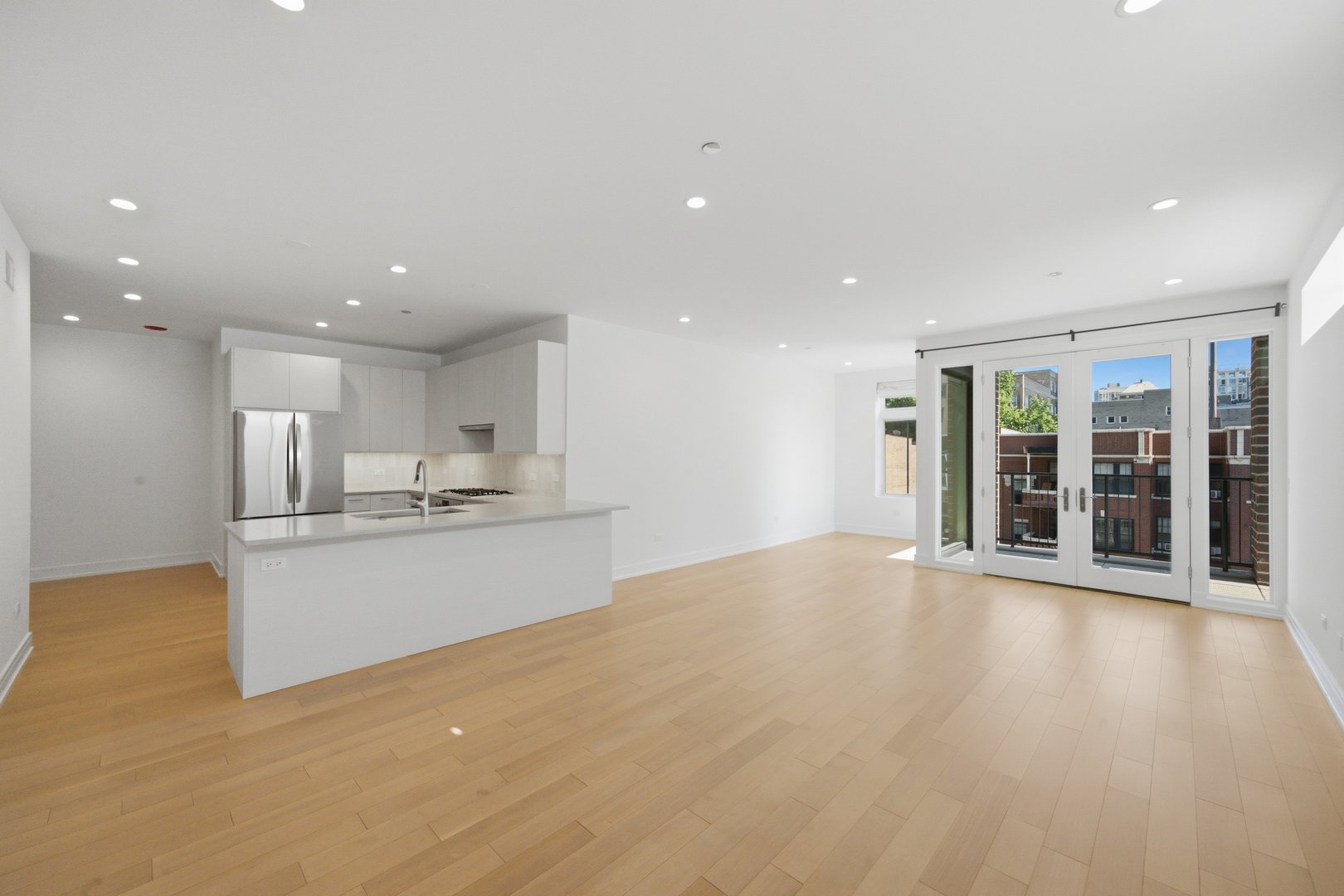 434 W Melrose Street Unit: 301