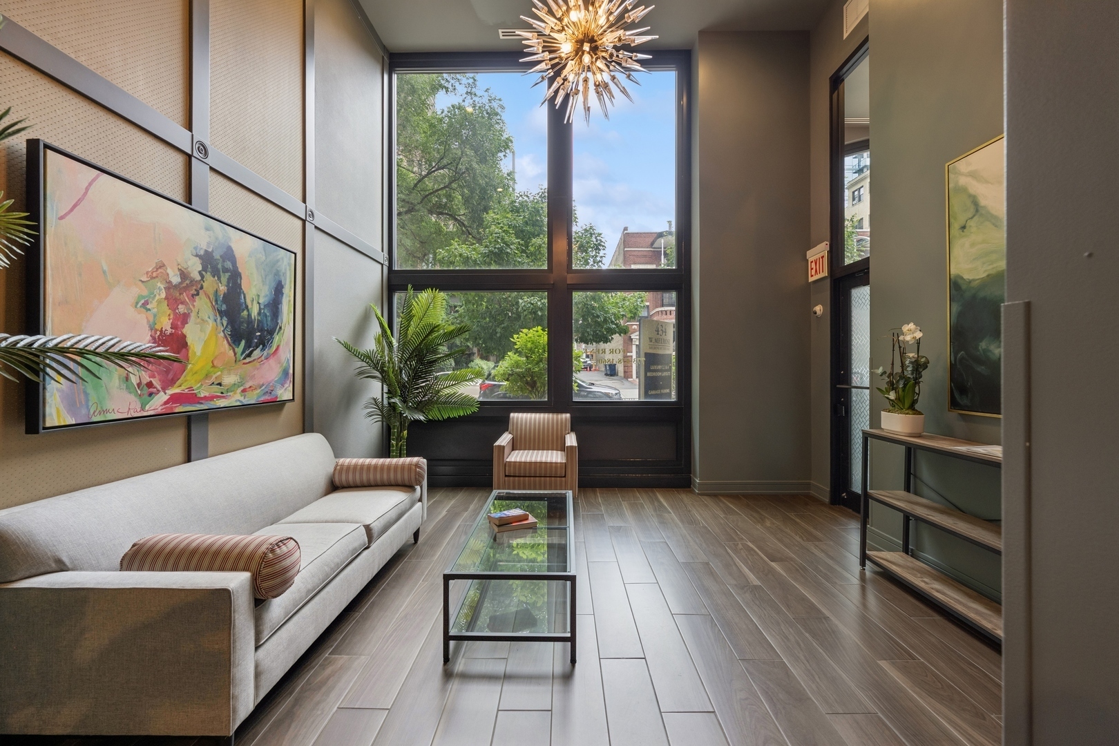 434 W Melrose Street Unit: 301