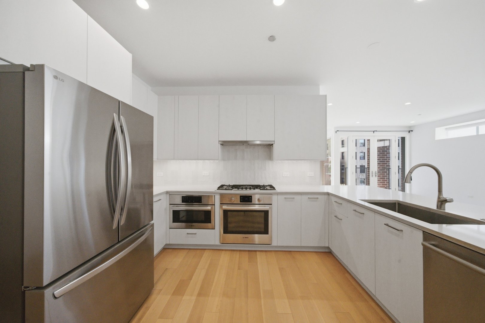 434 W Melrose Street Unit: 301
