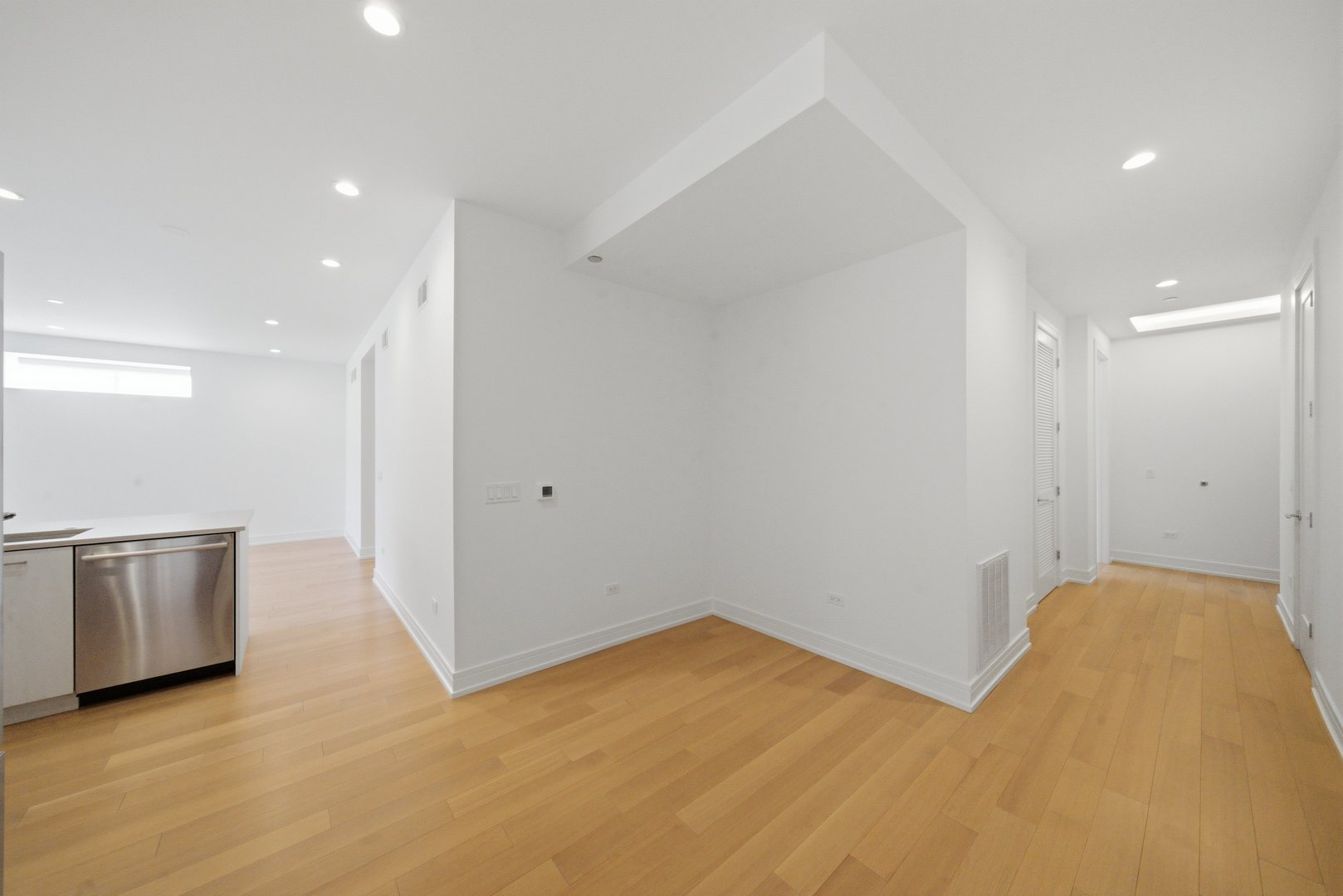 434 W Melrose Street Unit: 301