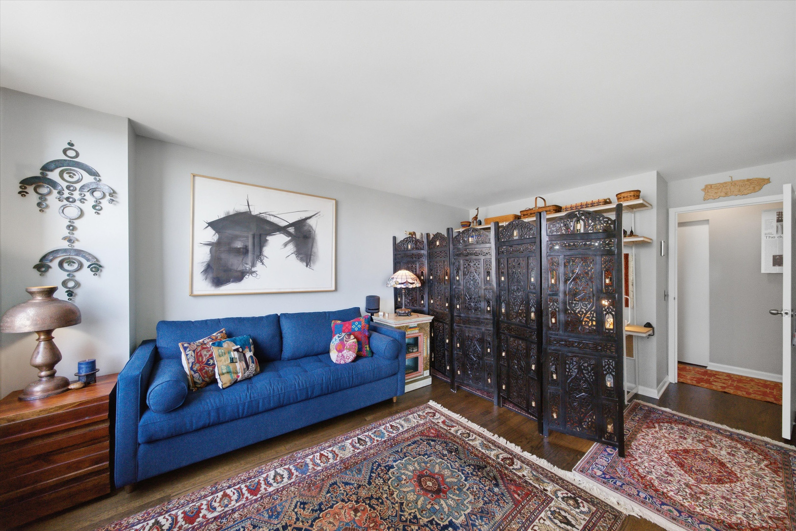 525 W Hawthorne Place Unit: 2004