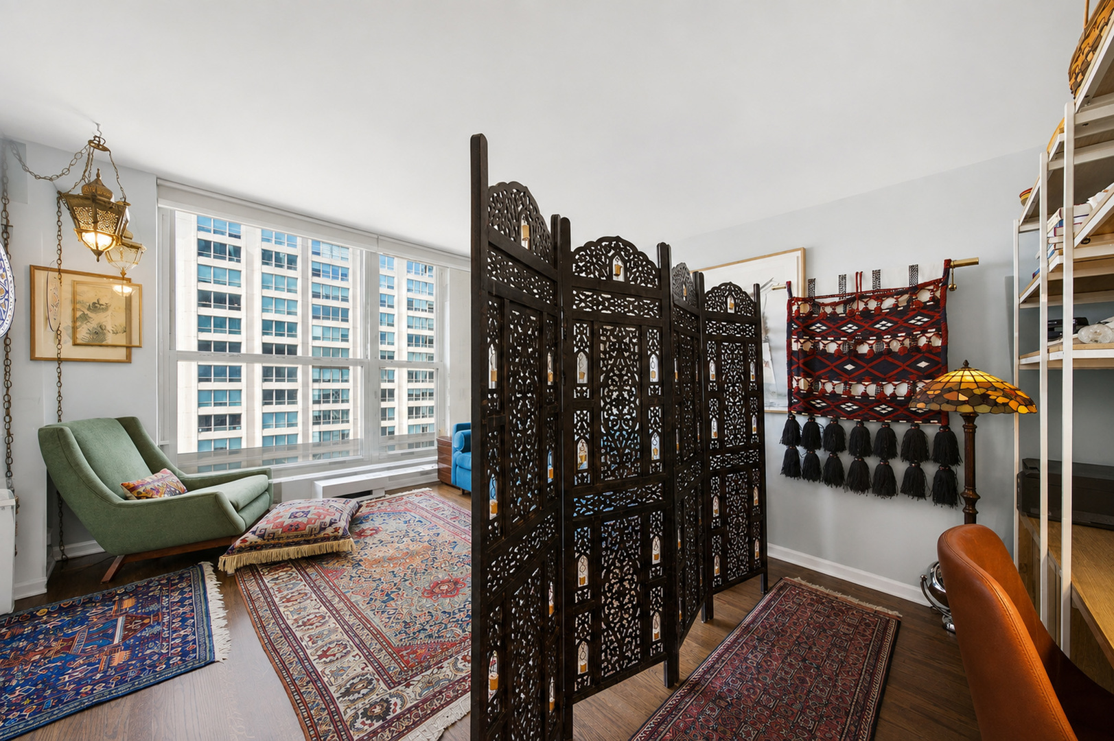 525 W Hawthorne Place Unit: 2004