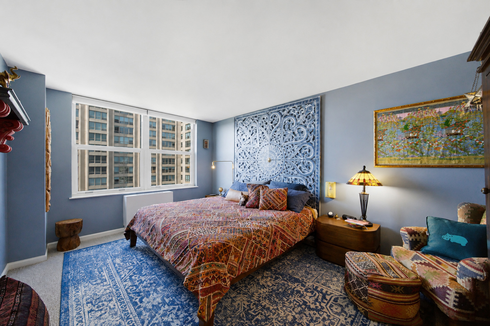 525 W Hawthorne Place Unit: 2004