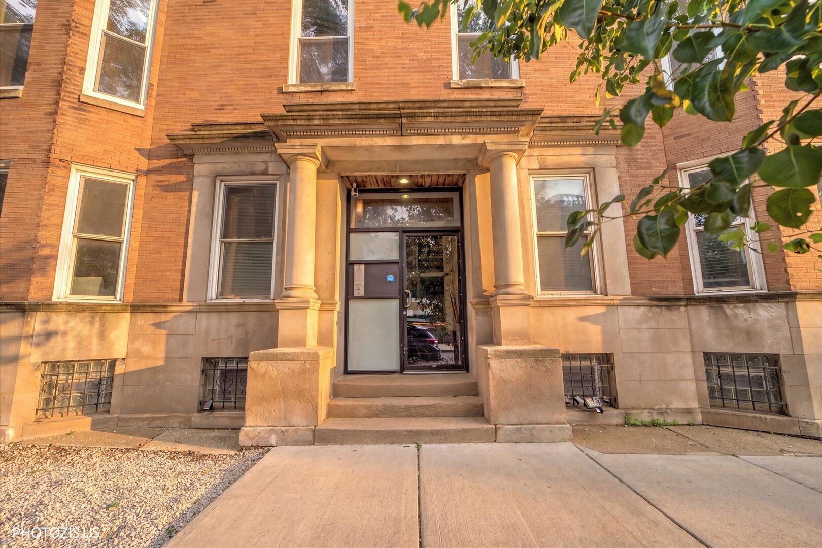 3462 N Sheffield Avenue Unit: 2S