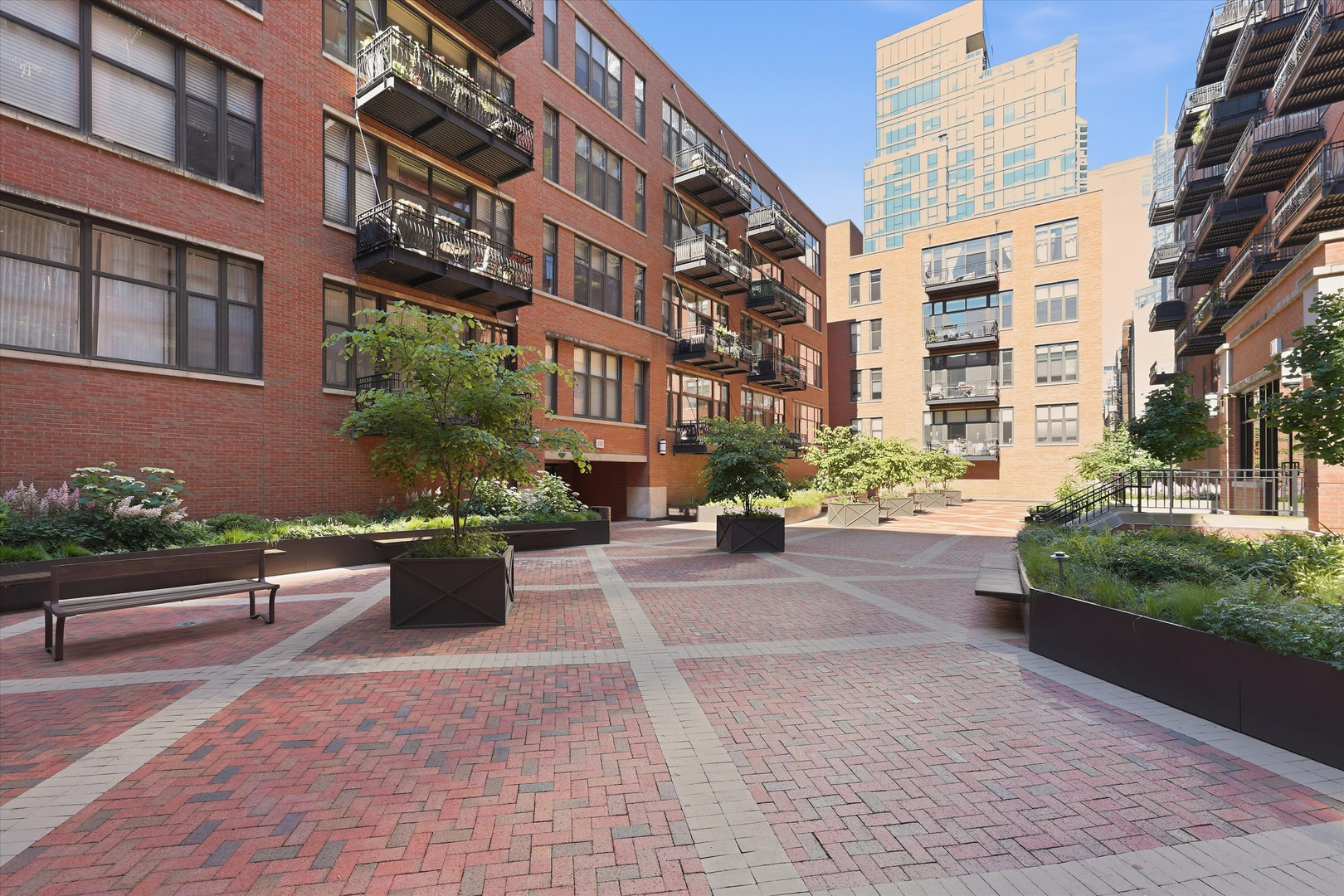 333 W Hubbard Street Unit: 1010