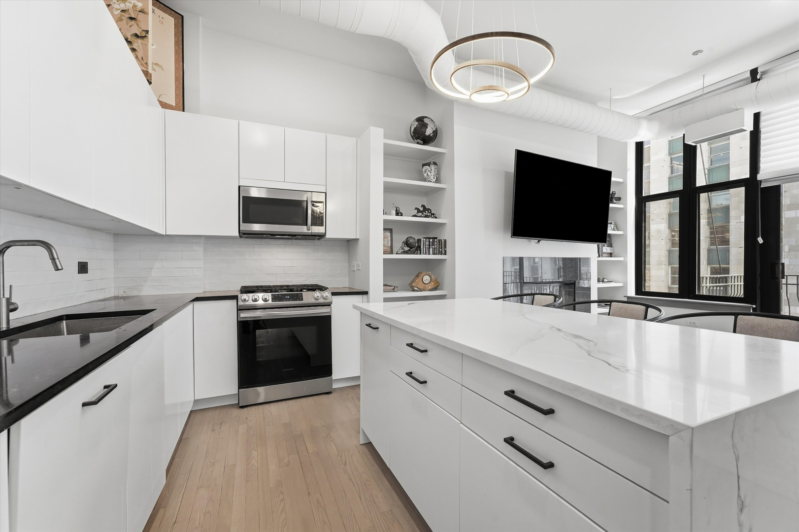 333 W Hubbard Street Unit: 1010