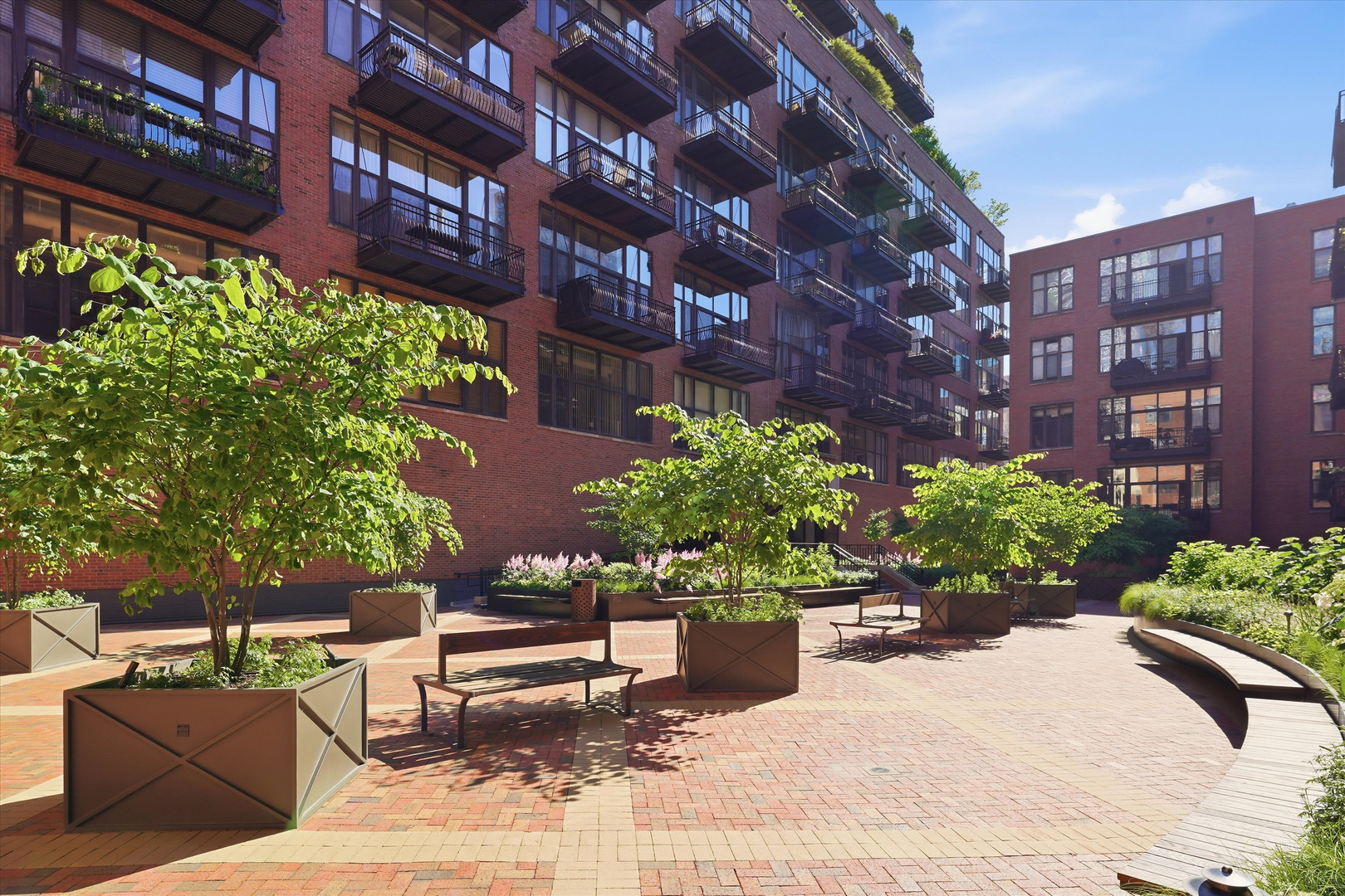333 W Hubbard Street Unit: 1010