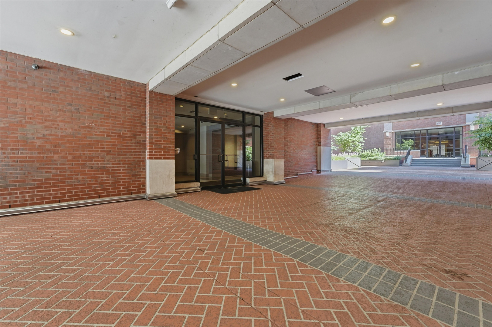 333 W Hubbard Street Unit: 1010