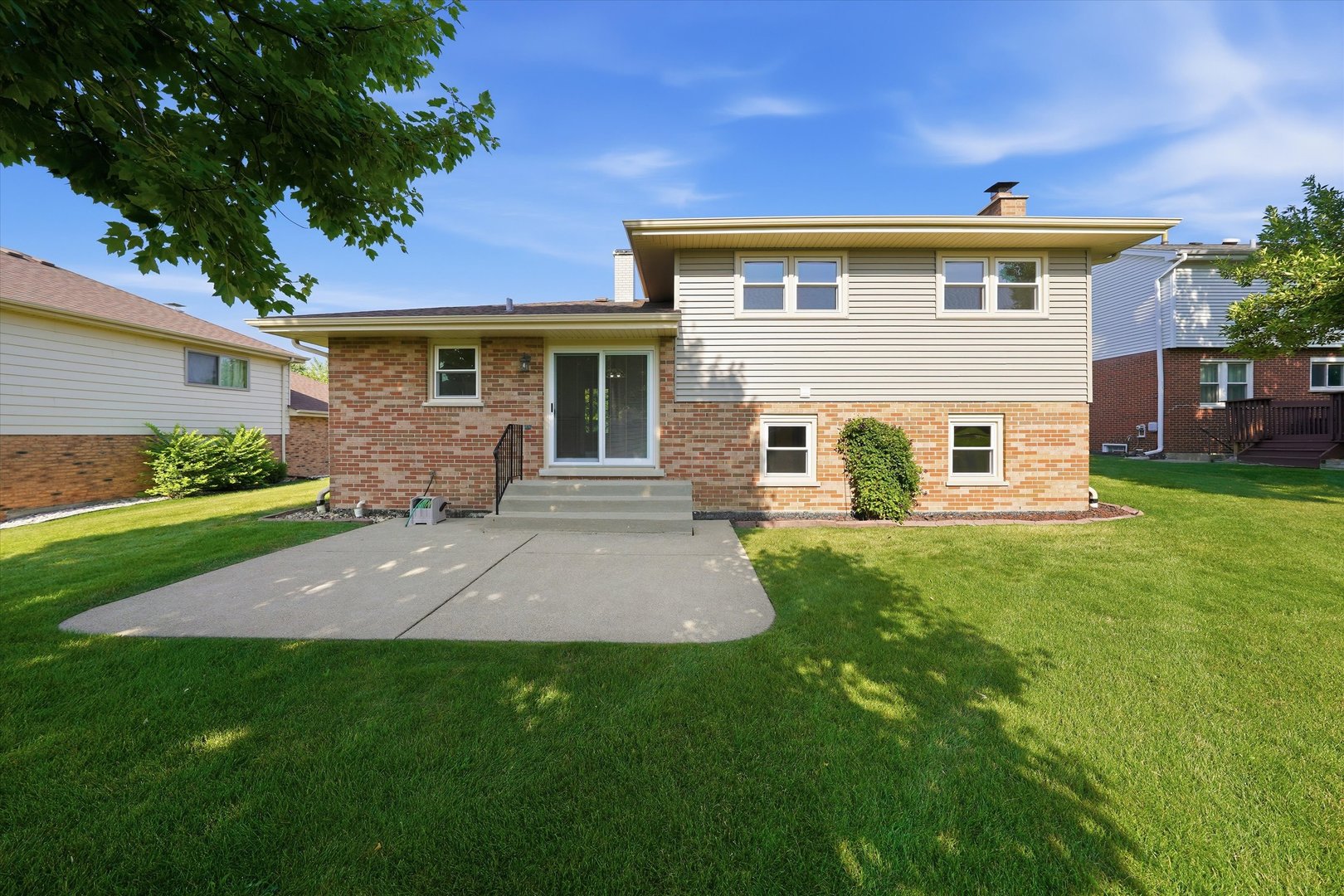 10S221 Suffield Drive