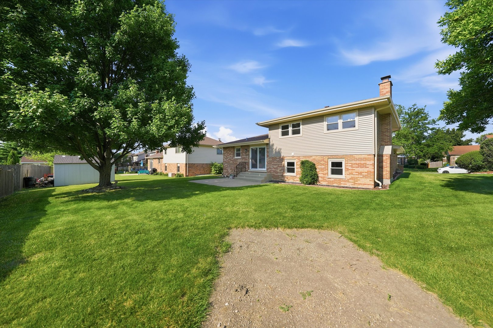 10S221 Suffield Drive