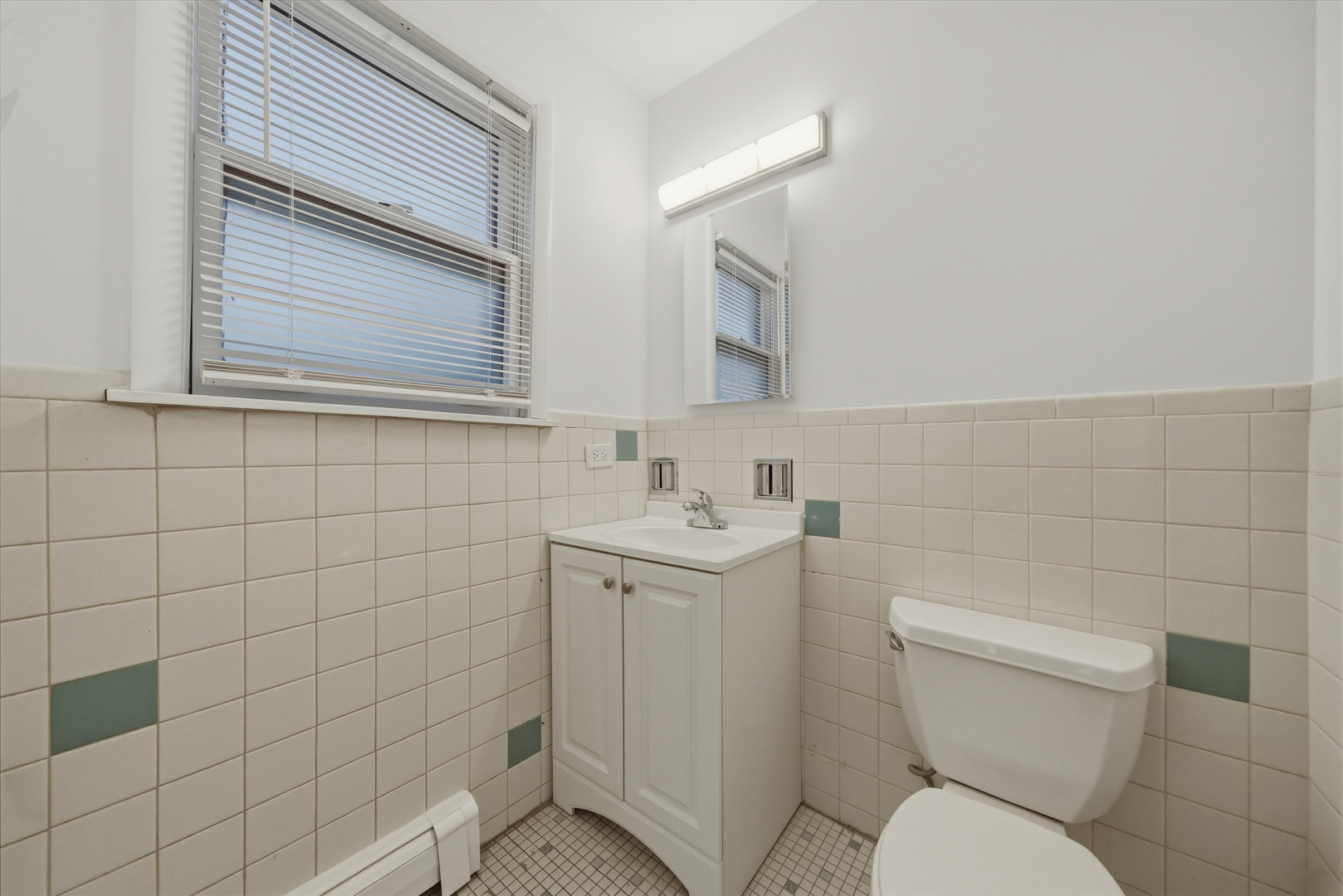 6921 N Ashland Boulevard Unit: 3A