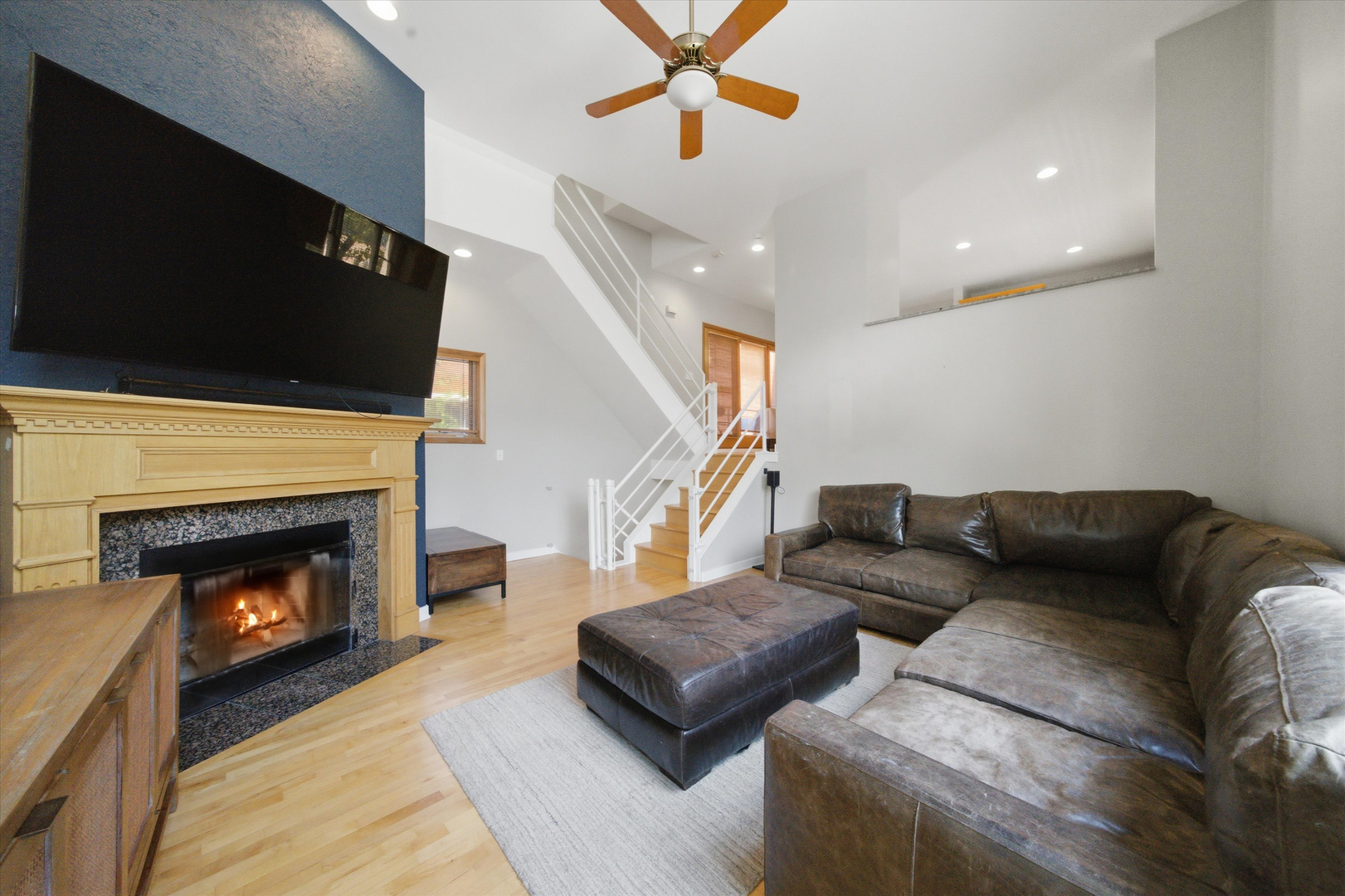 860 N Elston Avenue Unit: 2
