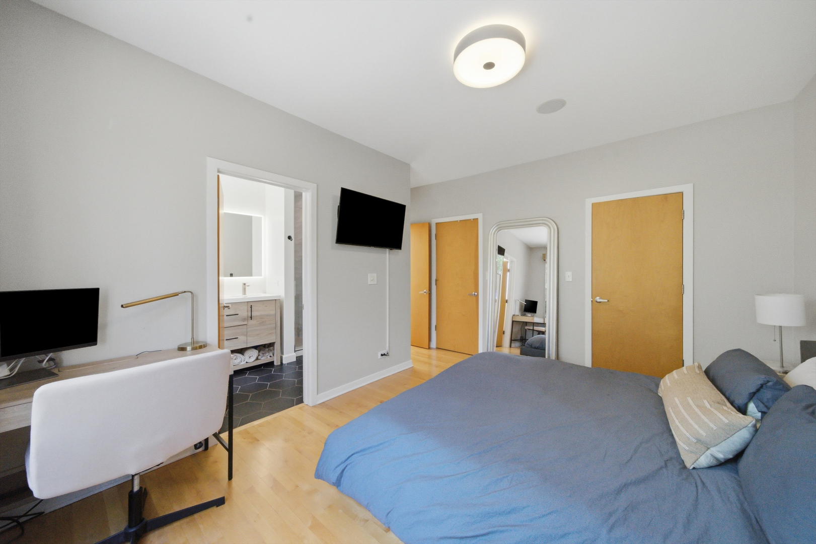 860 N Elston Avenue Unit: 2