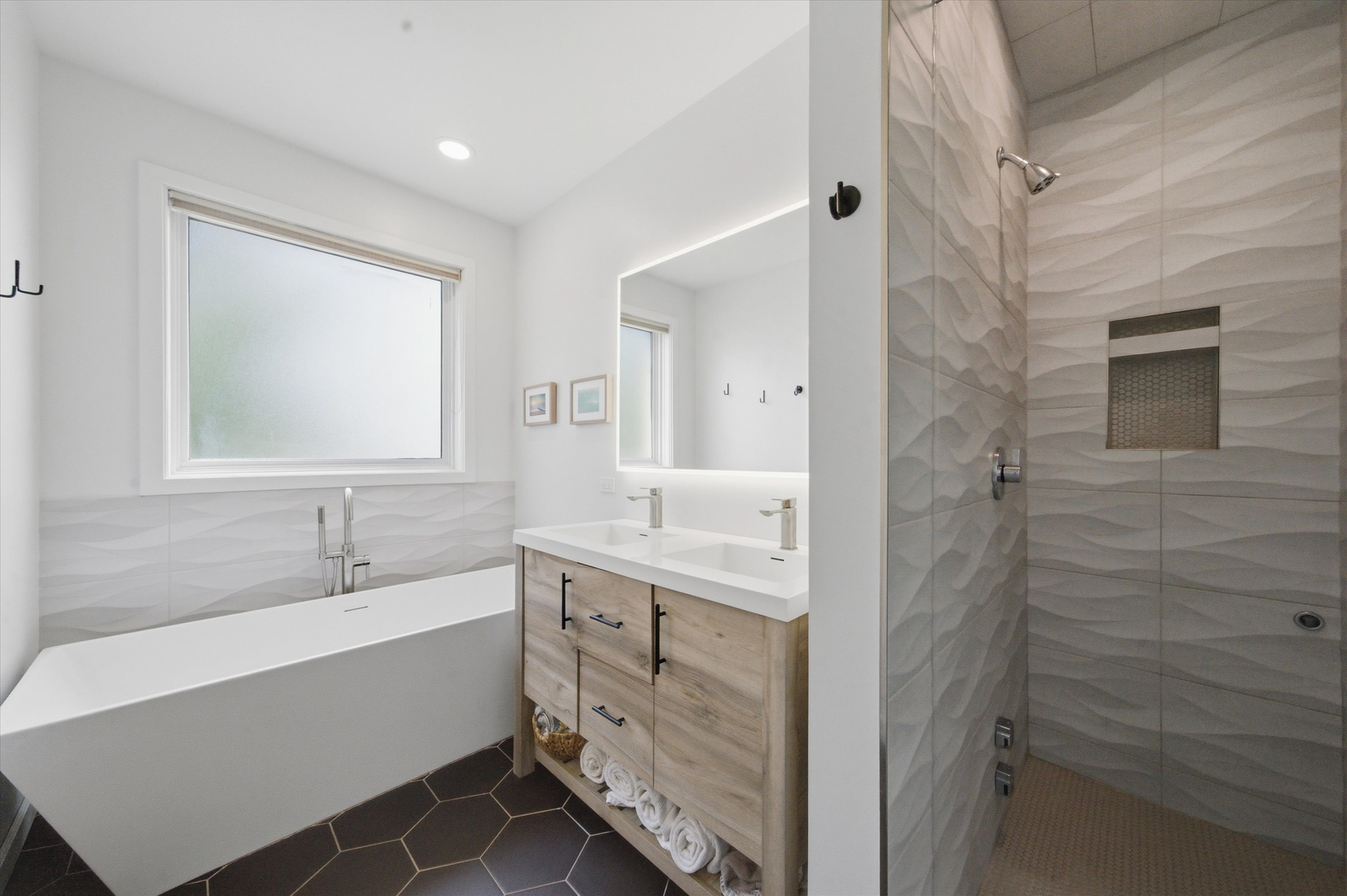 860 N Elston Avenue Unit: 2