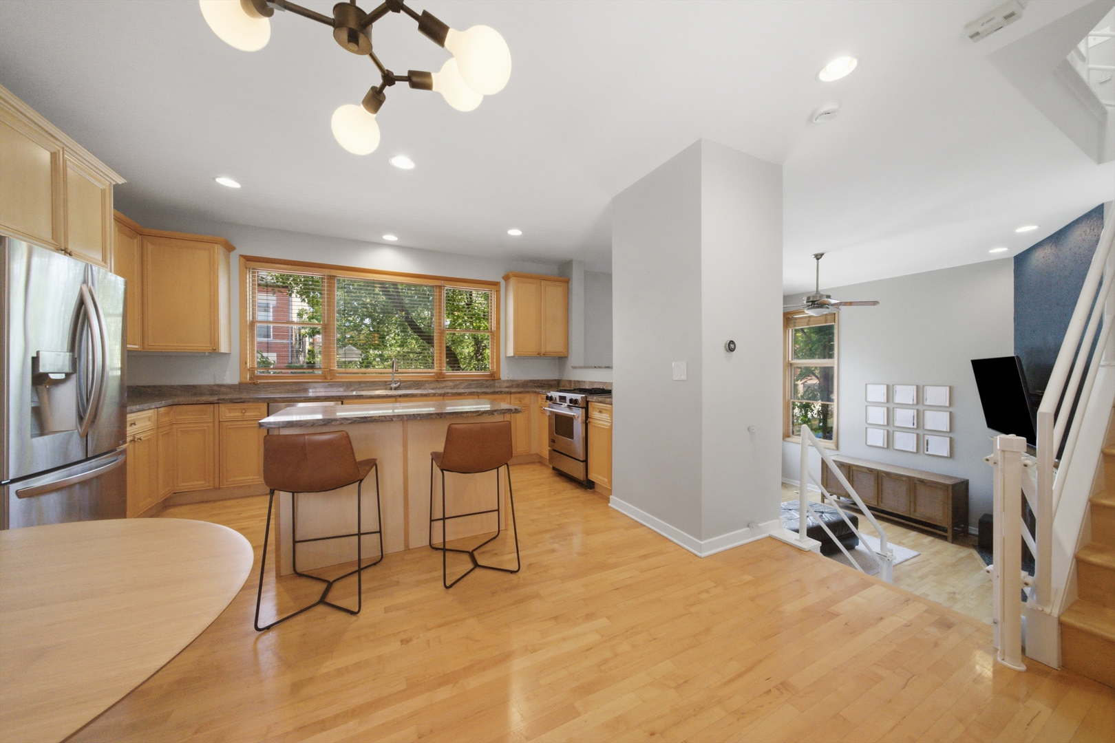 860 N Elston Avenue Unit: 2