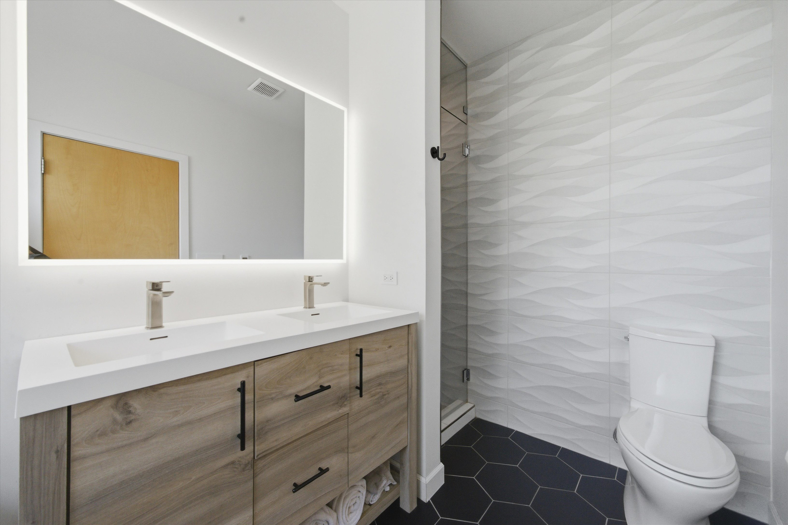 860 N Elston Avenue Unit: 2