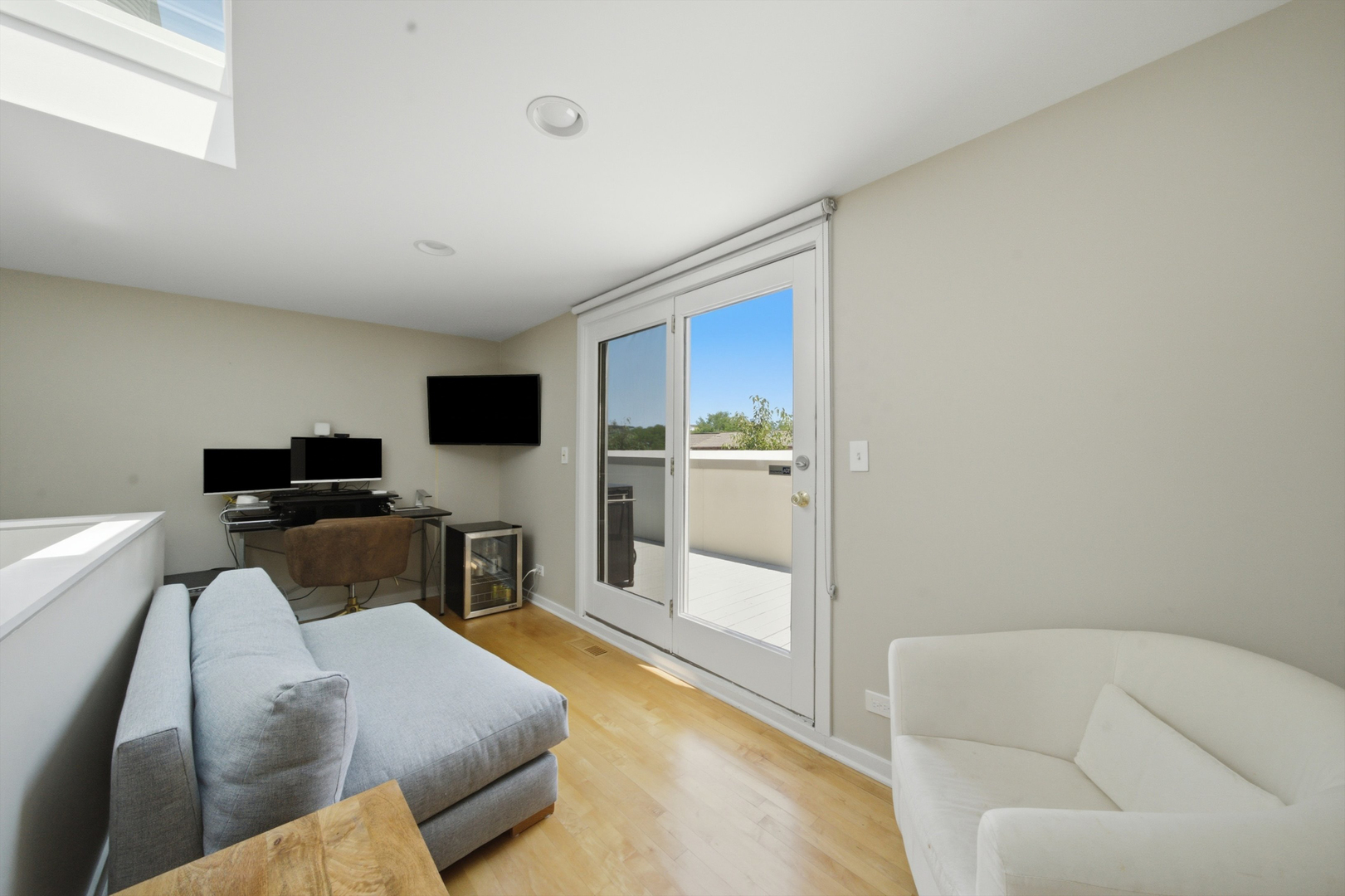 860 N Elston Avenue Unit: 2