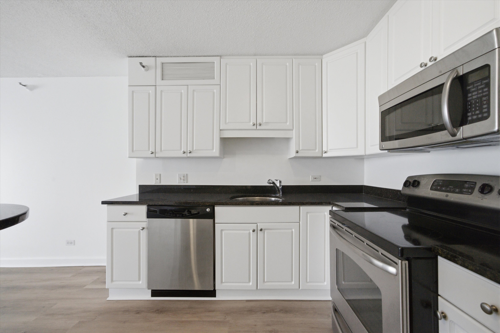 10 E Ontario Street Unit: 4207