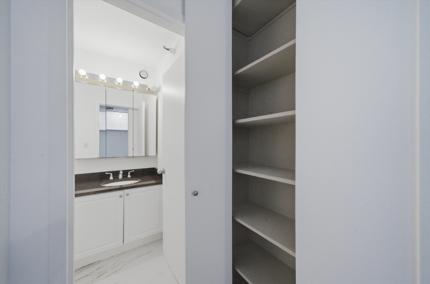 10 E Ontario Street Unit: 4207