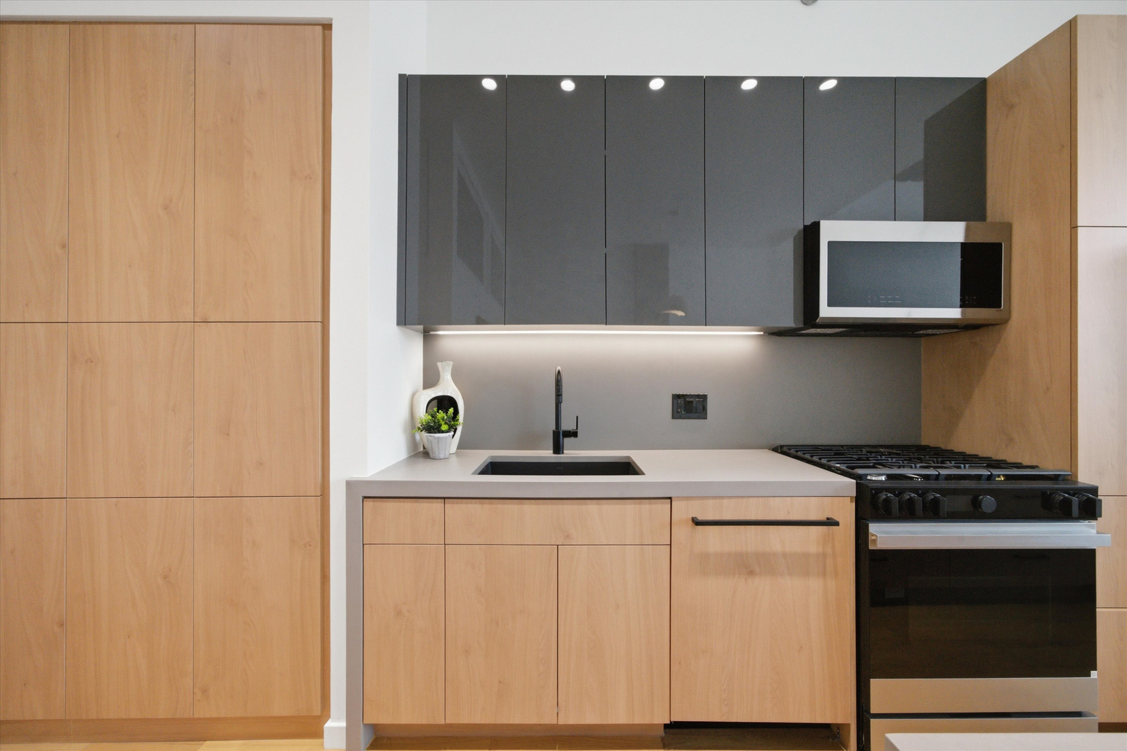 321 S Sangamon Street Unit: 908