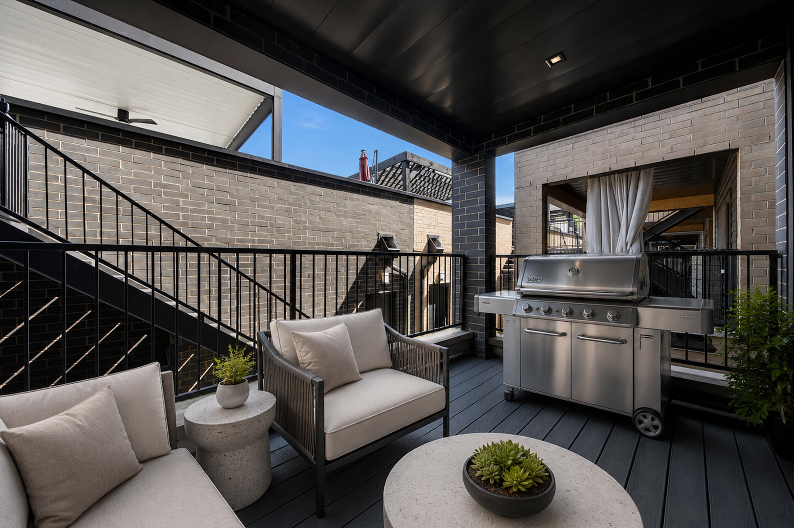 1366 W Walton Street Unit: 1E